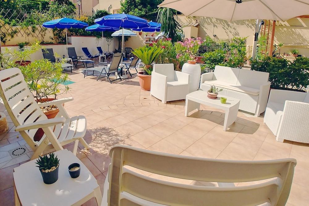 Bed & Breakfast Tiziana Кастелламмаре-дель-Голфо Экстерьер фото
